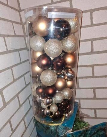 100 kerstballen niet breekbaar goud tinten beschikbaar voor biedingen