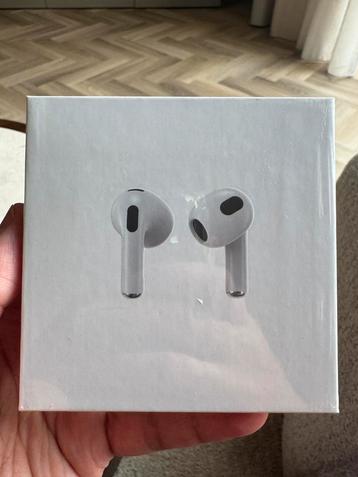Nieuwe Airpods pro (geen echte)  beschikbaar voor biedingen
