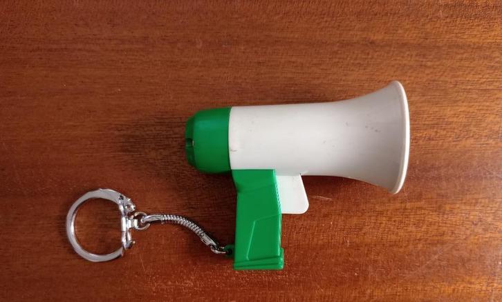 Aansteker en sleutelhanger : Megafoon, Verzamelen, Rookartikelen, Aanstekers en Luciferdoosjes, Gebruikt, Aansteker, Ophalen