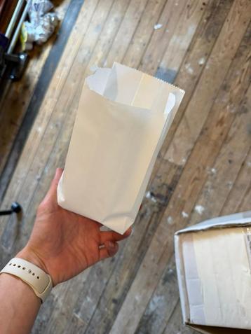 Doos papieren pondzakken wit 10 kg beschikbaar voor biedingen