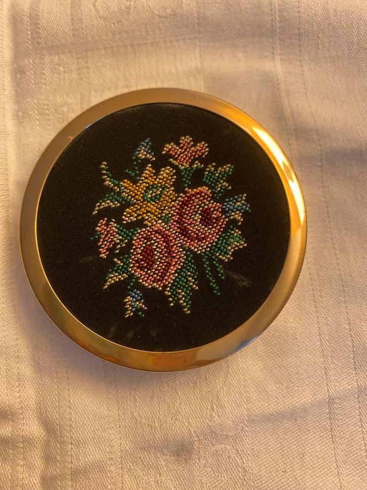 Gobelin Poederdoos met Roosjes, Antiek en Kunst, Curiosa en Brocante, Ophalen of Verzenden