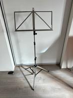 Muziekstandaard Heavy Duty K&M, opvouwbaar,  goudkleurig, Muziek en Instrumenten, Ophalen of Verzenden, Zo goed als nieuw