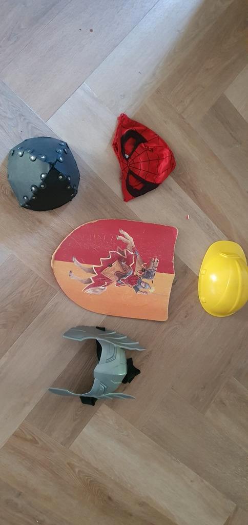 Diverse verkleedspullen schild, helmen, masker, Kinderen en Baby's, Carnavalskleding en Verkleedspullen, Zo goed als nieuw, Jongen of Meisje