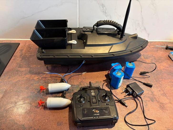 Voerboot, Watersport en Boten, Hengelsport | Karpervissen, Zo goed als nieuw, Overige typen, Ophalen