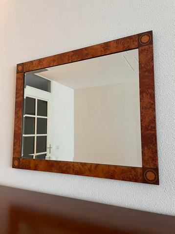 Houten Spiegel met Bloemmotief beschikbaar voor biedingen