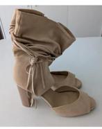 Halfopen enkellaarsjes met hoge hak maat 38, Kleding | Dames, Schoenen, Ophalen of Verzenden, Zo goed als nieuw