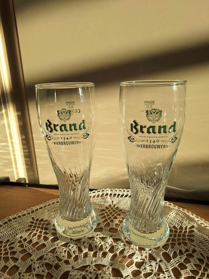 2 gedraaide Brand bierglazen, Verzamelen, Biermerken, Ophalen of Verzenden