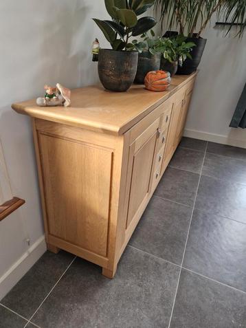 Eiken houten dressoir kast met veel opbergruimte beschikbaar voor biedingen