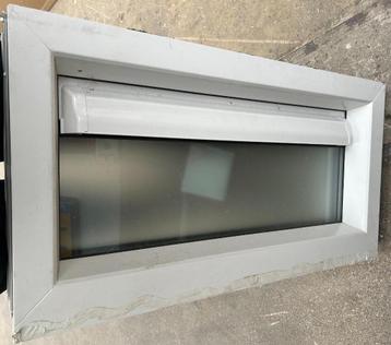 Kunststof wc raam 77 x 41,5 cm kleur wit beschikbaar voor biedingen