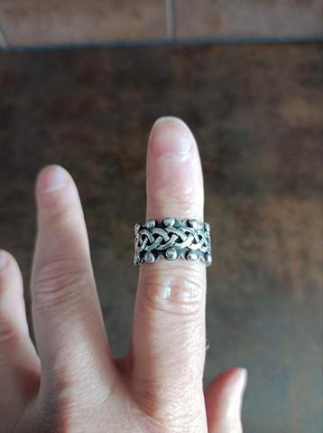 Aparte brede zilveren ring met Keltisch motief,  maat 20 beschikbaar voor biedingen