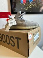 Yeezy 350 v2 tail ( 40,5), Kleding | Heren, Schoenen, Ophalen of Verzenden, Nieuw, Overige kleuren