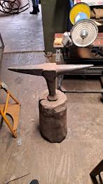 Aambeeld op houten blok, Ophalen