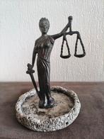 Bronzen vintage beeldje Vrouwe Justitia, Ophalen of Verzenden, Gebruikt, Mens
