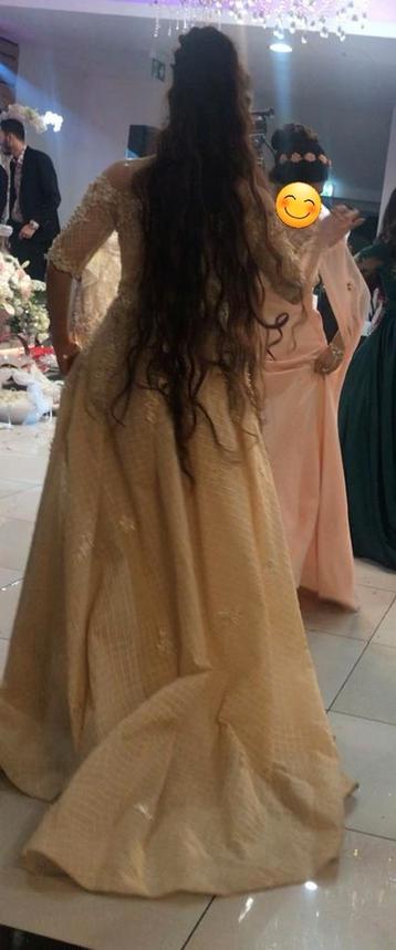 Elegante Beige Galajurk - Maat M beschikbaar voor biedingen