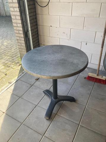 terras  tafels, stoelen en tafel onderstellen beschikbaar voor biedingen