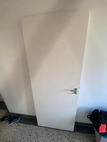 Witte binnendeur met deurklink – 82 x 210,5 cm beschikbaar voor biedingen