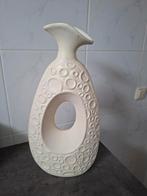 Witte vaas met open design, Ophalen, 50 tot 75 cm, Wit, Aardewerk of Porselein