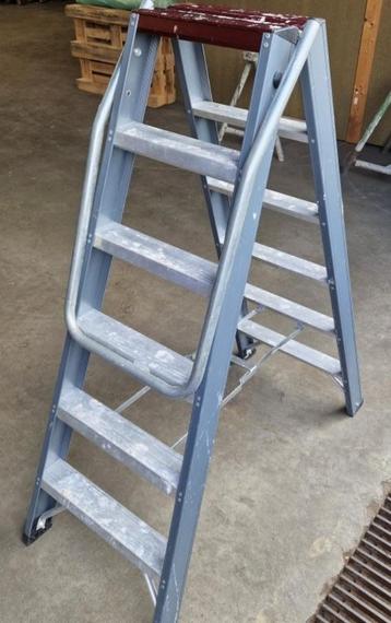 Altrex Falco Dubbel oploopbare trap FDO 2-treeds beschikbaar voor biedingen