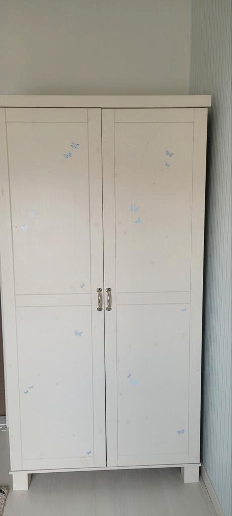 Witte houten kledingkast woood met twee deuren, Huis en Inrichting, Kasten | Kledingkasten, Gebruikt, 150 tot 200 cm, 50 tot 100 cm