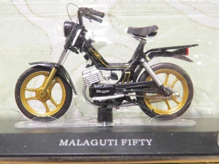 Malaguti Fifty brommer 1:18 (M002), Hobby en Vrije tijd, Modelauto's | 1:18, Nieuw, Overige typen, Overige merken, Ophalen of Verzenden
