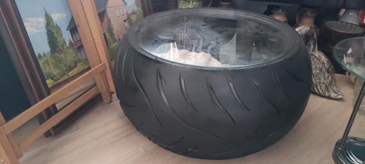 2 motorbanden, HD, mancave tafels, vitrines, Antiek en Kunst, Kunst | Overige Kunst, Ophalen of Verzenden