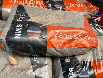 16 zakken vloerenzand van BMN beschikbaar voor biedingen