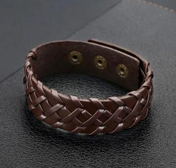 Leren armband.  beschikbaar voor biedingen