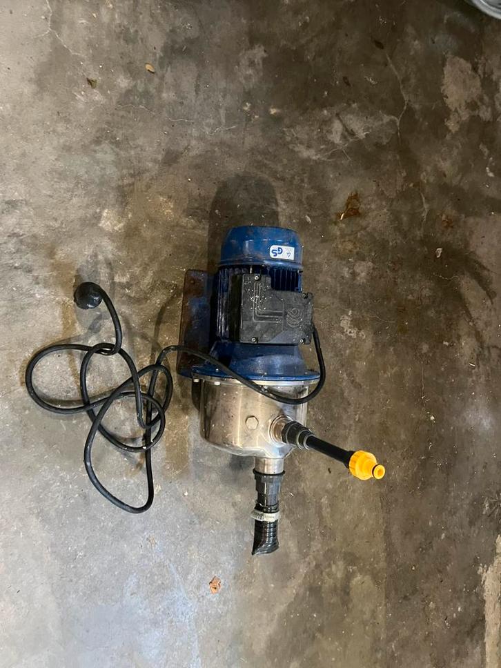 Lowara BGM5 zelfaanzuigende rvs waterpomp (0.55kW), Doe-het-zelf en Verbouw, Gereedschap | Overige machines, Zo goed als nieuw