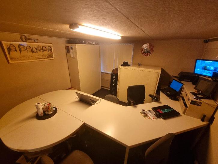 Compleet bureau met Opzetstuk, Ladenkast en 2 Archiefkasten, Huis en Inrichting, Bureaus, Gebruikt, Bureau, Ophalen