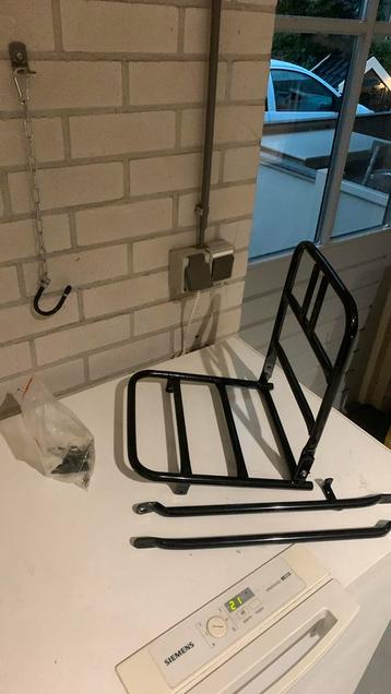 Nieuw zwart fietsenrek beschikbaar voor biedingen