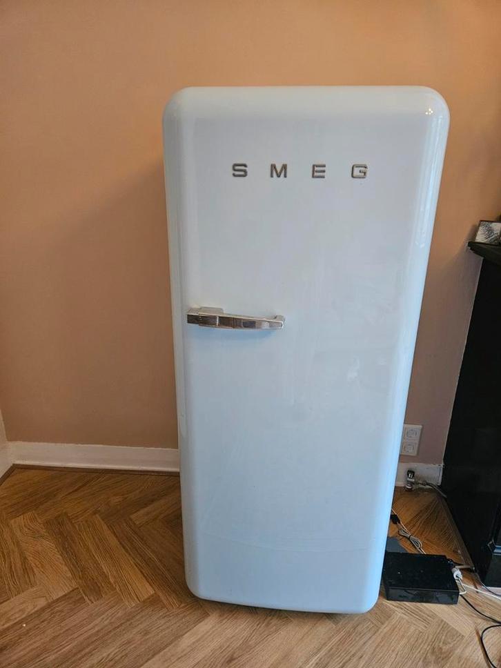Lichtblauwe SMEG Koelkast met Vriesvak - Den Haag, Witgoed en Apparatuur, Koelkasten en IJskasten, Gebruikt, Met vriesvak, 150 tot 200 liter