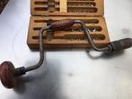 Ouderwetse handboor met een set boren. Merk. FLOTT., Antiek en Kunst, Ophalen of Verzenden