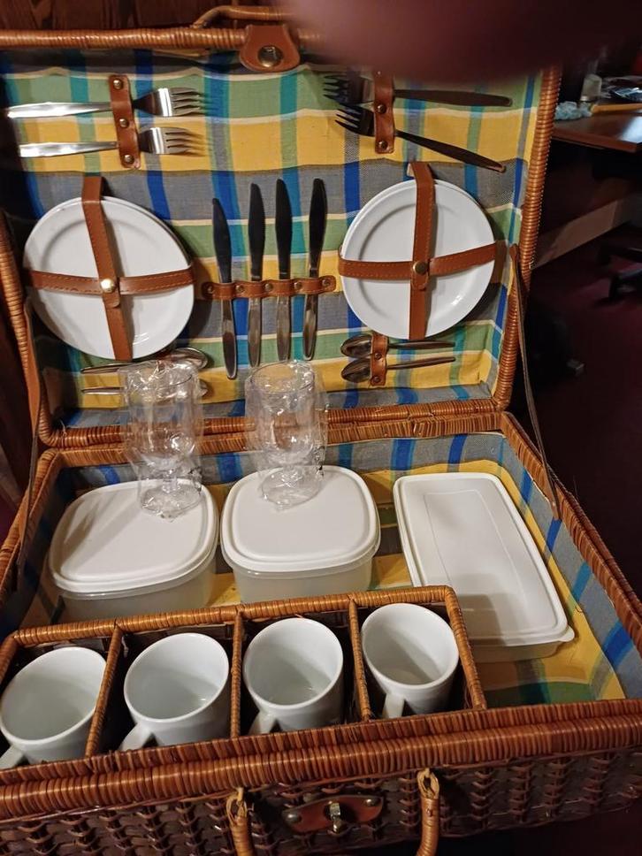 Vintage Picknickmand Compleet, Huis en Inrichting, Keuken | Keukenbenodigdheden, Zo goed als nieuw, Ophalen
