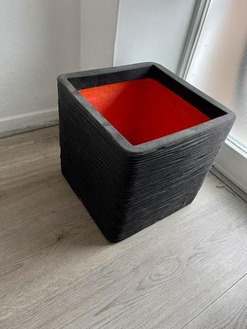 Bloempot 2x beschikbaar voor biedingen