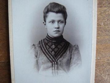 Antieke foto, portret jonge vrouw, D. Pander - Leiden, CDV beschikbaar voor biedingen