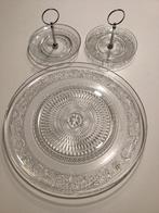 Glazen taartschaal en twee kleine glazen etagères, Ophalen, Zo goed als nieuw