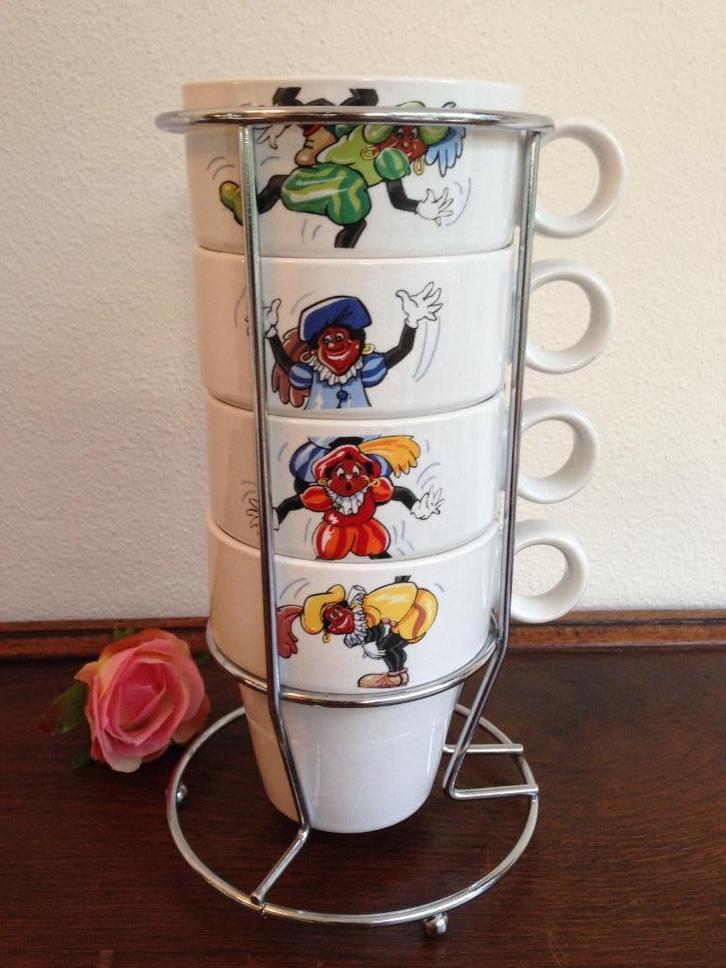 🎉4 Vintage ZWARTEPIET/Zwarte Pieten Mokken in STANDAARD., Diversen, Sinterklaas, Zo goed als nieuw, Ophalen of Verzenden