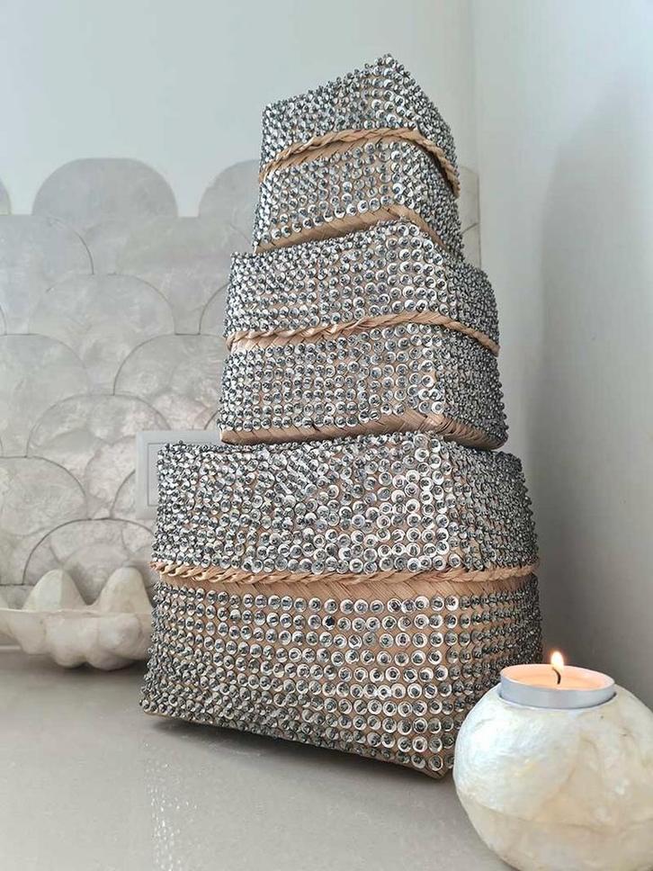 Pailletten offermand zilver S uit Bali, Huis en Inrichting, Woonaccessoires | Schalen en Manden, Nieuw, Rond, Ophalen of Verzenden