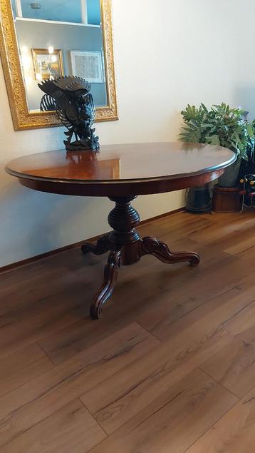 Antieke biedermeier mahoniehouten eettafel  beschikbaar voor biedingen
