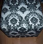 Hocker/Voetenbankje /Poef  Barok zw/wit vierkant, Minder dan 50 cm, Vierkant, Ophalen of Verzenden, Zo goed als nieuw