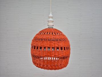 Poolse vintage oranje rieten lamp. Hanglamp rotan.  beschikbaar voor biedingen
