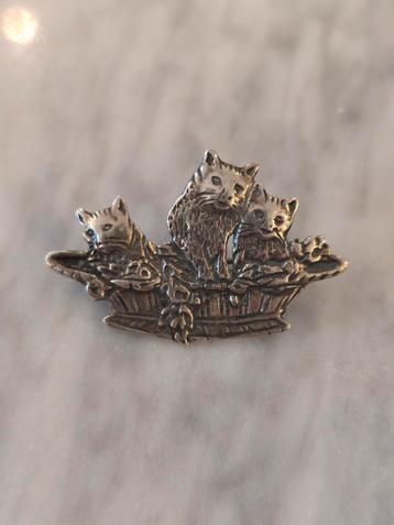 Sterling zilveren broche, lieve afbeelding katten, gemerkt beschikbaar voor biedingen