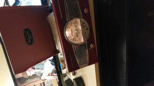 Retro Radio met platenspeler, Audio, Tv en Foto, Platenspelers, Zo goed als nieuw, Platenspeler, Overige merken, Automatisch, Ophalen of Verzenden