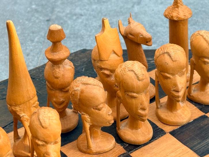 Afrikaans Schaakbord Houtsnijwerk, Antiek en Kunst, Antiek | Overige Antiek, Ophalen of Verzenden