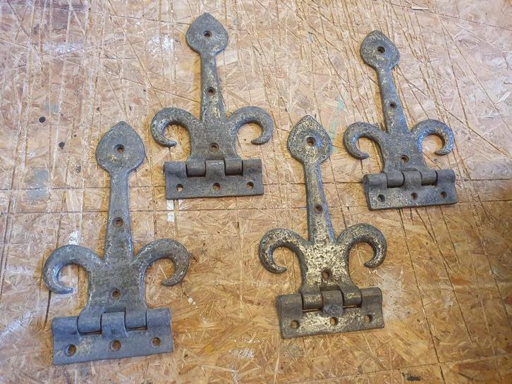 4 Fleur de lys scharnieren. Smeedijzer. boerendeur, Doe-het-zelf en Verbouw, Hang- en Sluitwerk, Zo goed als nieuw, Scharnier