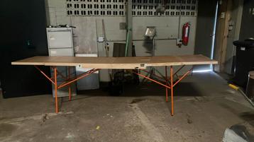 Behangtafel beschikbaar voor biedingen