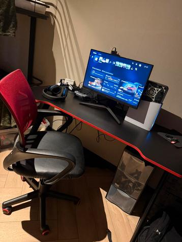 Gaming bureau en bureau stoel beschikbaar voor biedingen