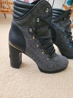 DKNY enkellaarsjes met hak maat 41, Ophalen of Verzenden, Zo goed als nieuw, Grijs, Lage of Enkellaarzen