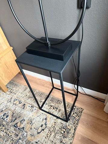 Metalen zuil / plantentafel / lampentafel beschikbaar voor biedingen