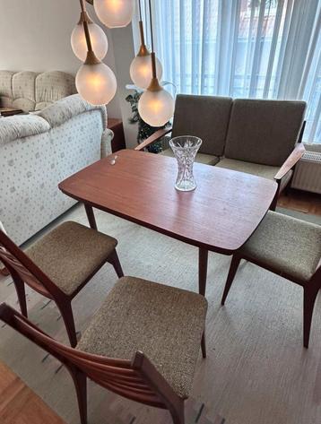 Deense vintage jaren 60 teak eetkamer + bank + boekenrekken  beschikbaar voor biedingen